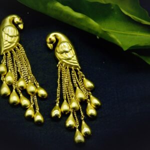 Matt gold plating Bird earring with chain tassels and drops