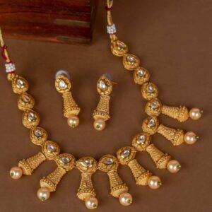 Antique Matt Gold Finish Kundan Necklace Set for Women