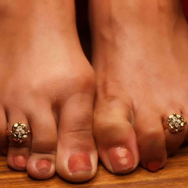 Gold Plated Flower Shape Studded Toe Ring