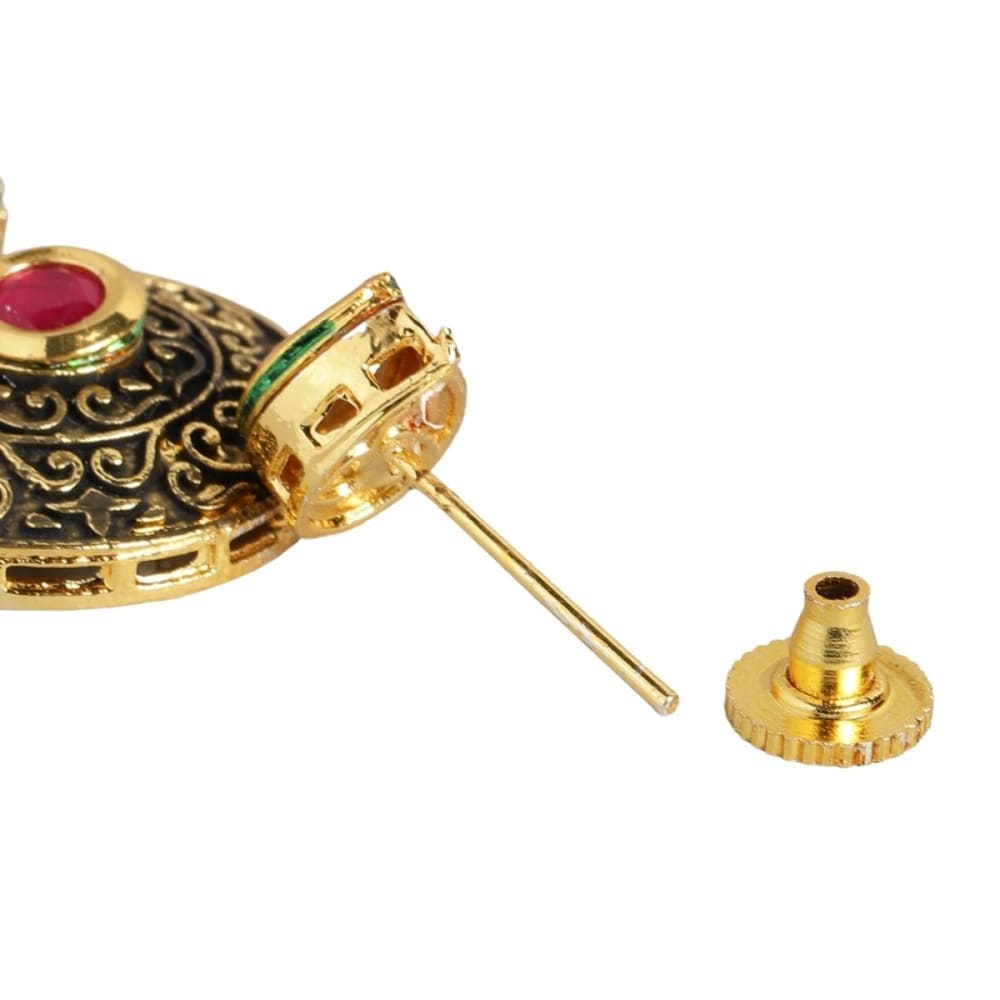 Gold tone Antique Kundan Jewellery set embellished with