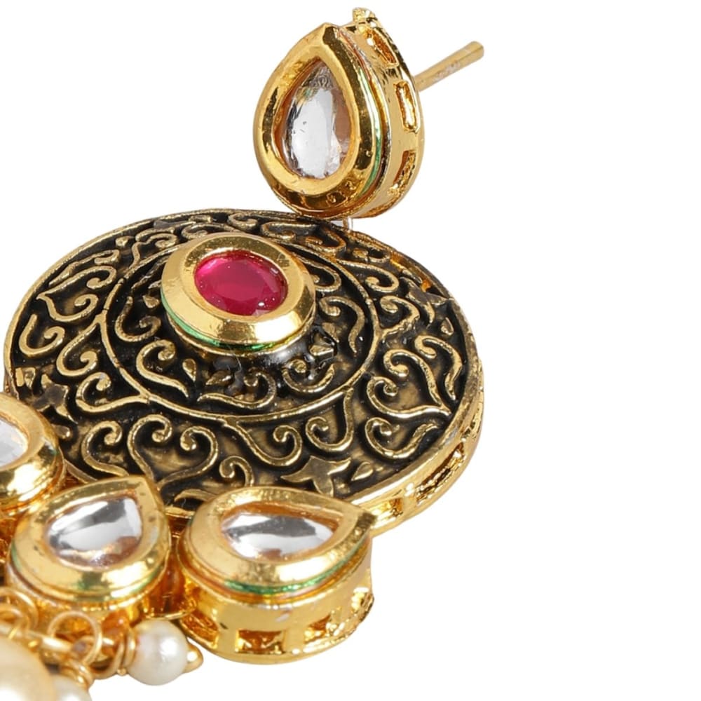 Gold tone Antique Kundan Jewellery set embellished with