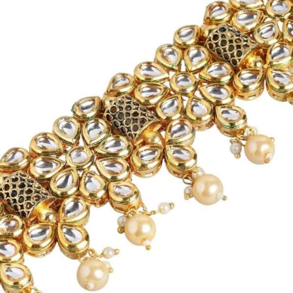 Gold tone Kundan Jewellery set embellished with pearls